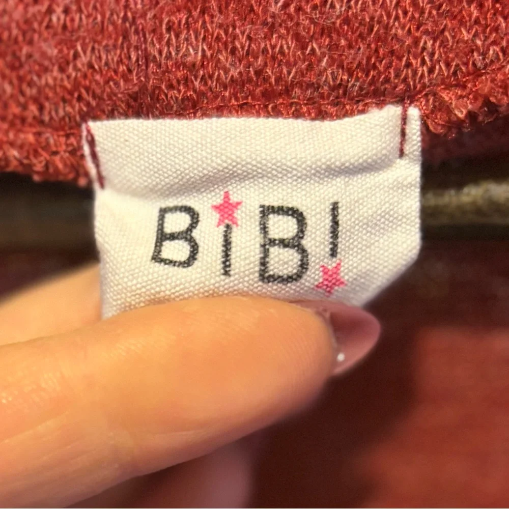 BiBi Red V-Neck Top with Leopard Print Sleeves - Picture 3 of 4